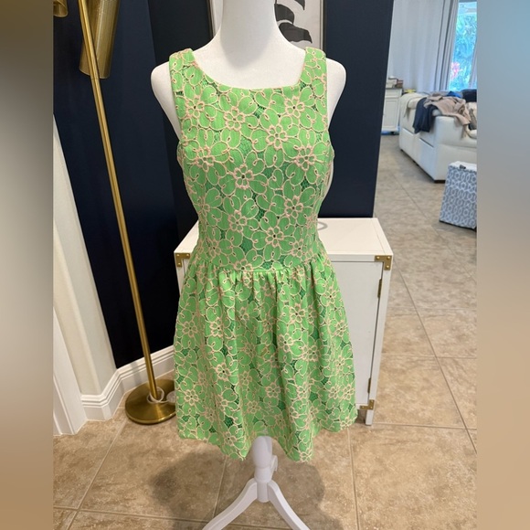 Lilly Pulitzer Dresses & Skirts - Lilly Pulitzer Freja Fit flare dress size 2.